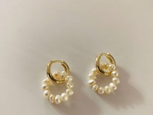 Natürliche Süßwasserperlen – Ohrringe – Natürliche Süßwasserperlen-Ohrringe mit Schließe